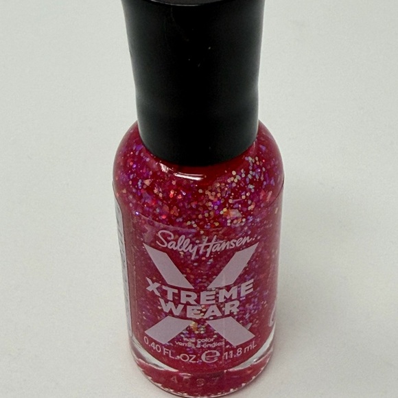 Sally Hansen Other - Sally Hansen Xtreme Wear Nail Polish - Sparkling Pink